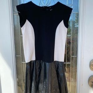 Black and white dress size: 9/10